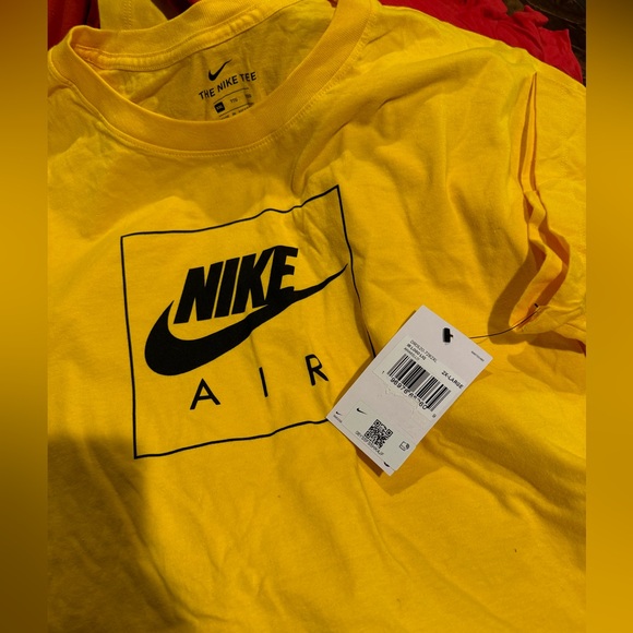 Men Nike Tshirt - Picture 3 of 3